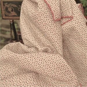 DÔEN 2 Twin Quilts in Cream Winter Ditsy EUC